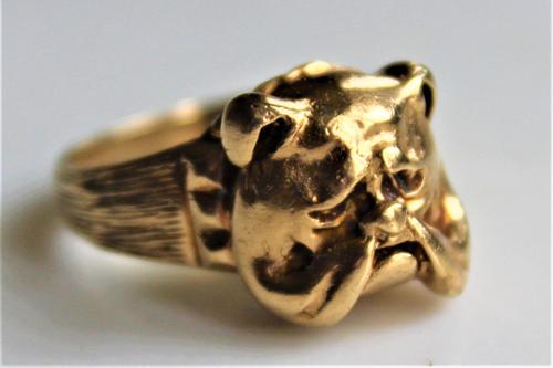 Unusual 9ct gold ring of chunky proportions depicting a well cast Bulldogs head size v (1 of 7)