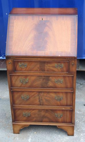 1960's Small Mahogany Ladies Bureaux with Red Leather (1 of 4)