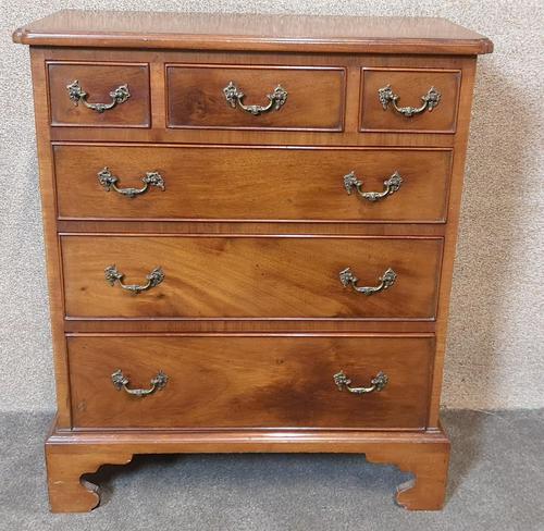 Small Mahogany Georgian Style Chest of Drawers (1 of 7)