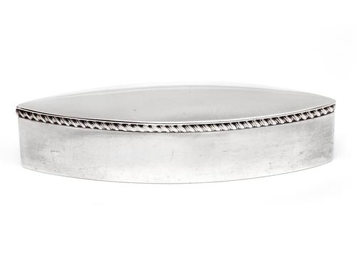 Oval Silver Trinket or Jewellery Box with a Hinged Lid and Gadroon Border (1 of 6)