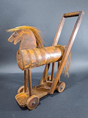 Edwardian Runnalong Horse (1 of 5) Edwardian Runnalong Horse (1 of 5)