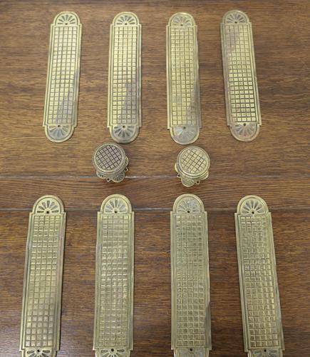 A Set of 19th Century Arts and Crafts Brass Door Finger Plates and Knobs (1 of 5) A Set of 19th Century Arts and Crafts Brass Door Finger Plates and Knobs (1 of 5)