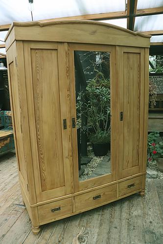 Fabulous & Quality Old Pine Triple 'Knock Down' Wardrobe (1 of 14)