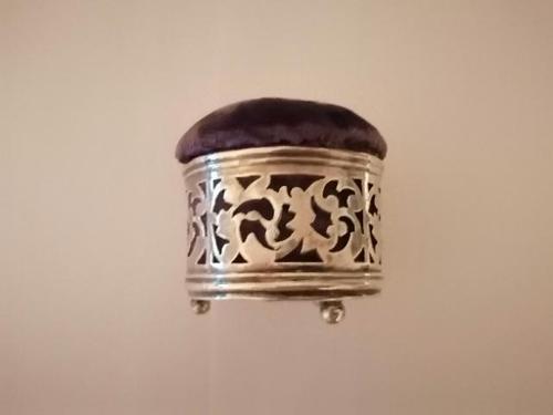 Silver Pin Cushion / Ring /tm Trinket Box (1 of 6) Silver Pin Cushion / Ring /tm Trinket Box (1 of 6)