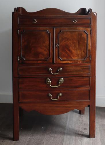 George III Mahogany Tray-top Bedside Commode (1 of 8) George III Mahogany Tray-top Bedside Commode (1 of 8)