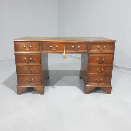 Mahogany Pedestal Desk (1 of 10) Mahogany Pedestal Desk (1 of 10)