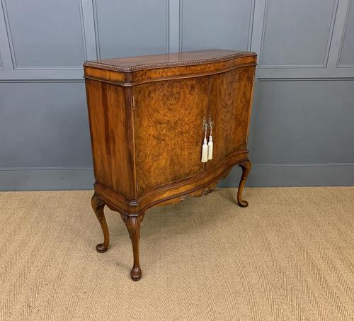 Serpentine Fronted Burr Walnut Cupboard (1 of 11)