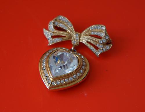 Vintage Gilt Rhinestone Bow Brooch with a Swinging Heart (1 of 5)