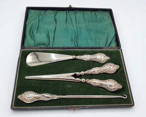 Silver Boxed Shoehorn, Button Pull & Glove Stretcher (1 of 3) Silver Boxed Shoehorn, Button Pull & Glove Stretcher (1 of 3)