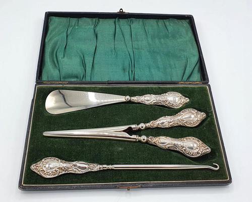 Silver Boxed Shoehorn, Button Pull & Glove Stretcher (1 of 3)