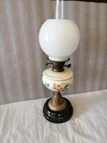 Attractive Victorian Oil Lamp (1 of 2)