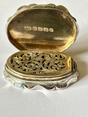 A Victorian Silver Gilt Vinaigrette Birmingham 1875 George Unite (1 of 15)