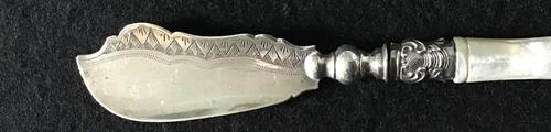 Victorian Silver & Mother of Pearl Butter Knife (1 of 4) Victorian Silver & Mother of Pearl Butter Knife (1 of 4)