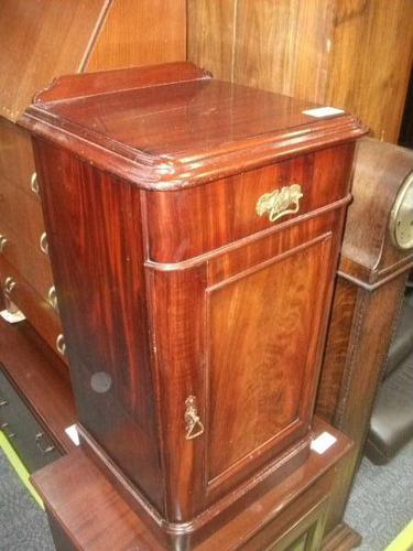 Victorian Mahogany Bedside Cupboard (1 of 2)