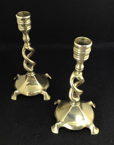 Pair of Mid Victorian Brass Barley Twist Candlesticks (1 of 5) Pair of Mid Victorian Brass Barley Twist Candlesticks (1 of 5)