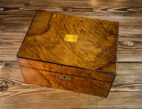 Figured Walnut Table Box c.1880 (1 of 9)