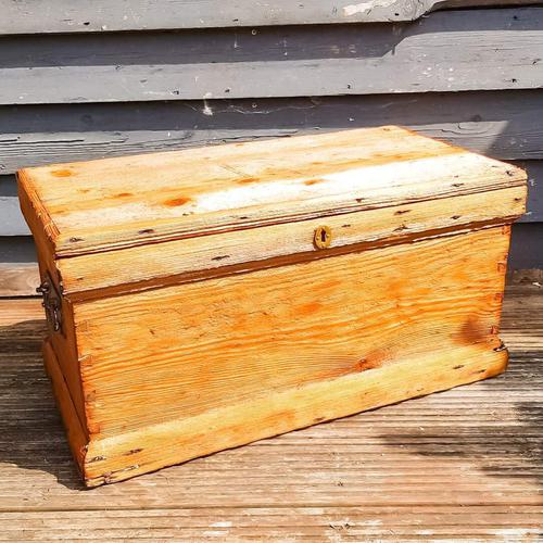 19th Century Carpenters Trunk with Shipwreck Finish (1 of 8)