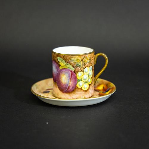 Royal Worcester Coffee Can & Saucer (1 of 13)