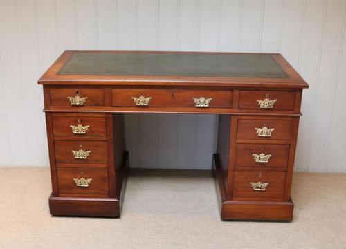 Late 19th Century Walnut Pedestal Desk c.1895 (1 of 10)