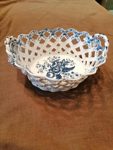 Exceptional First Period Worcester Chestnut Basket (1 of 8)