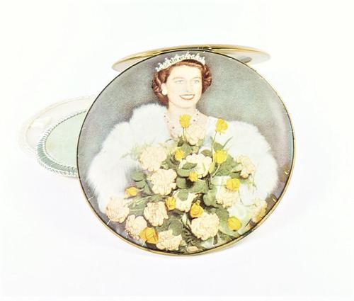 HM Queen Elizabeth II Vintage Gwenda Compact Mirror (1 of 6) HM Queen Elizabeth II Vintage Gwenda Compact Mirror (1 of 6)