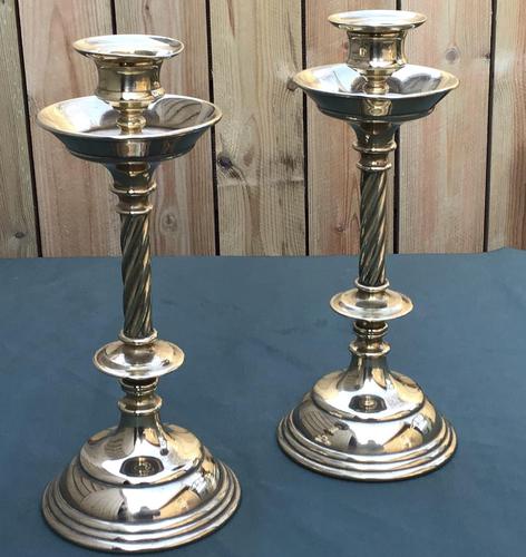 Pair of Arts & Crafts Brass Barley Twist Column Candlesticks (1 of 5) Pair of Arts & Crafts Brass Barley Twist Column Candlesticks (1 of 5)