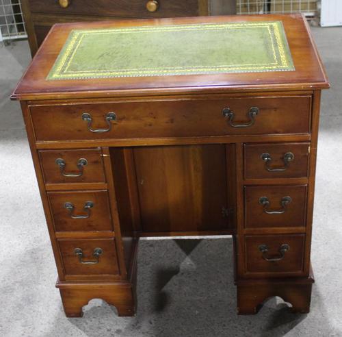 1960's Mahogany Knee Hole Desk with Green Leather Top (1 of 4)