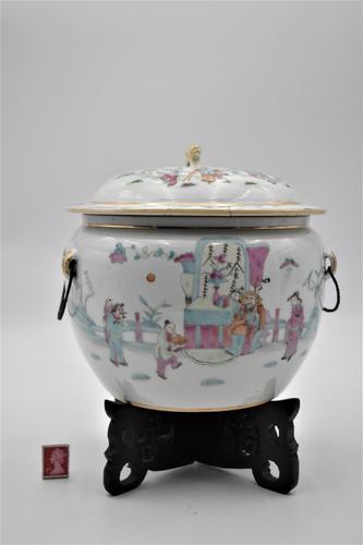 Chinese Famille Rose Pot with Lid and Stand (1 of 8) Chinese Famille Rose Pot with Lid and Stand (1 of 8)