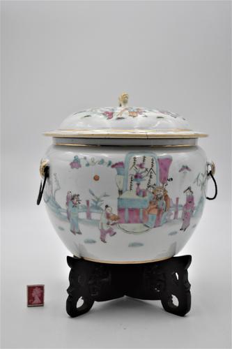 Chinese Famille Rose Pot with Lid and Stand (1 of 8)