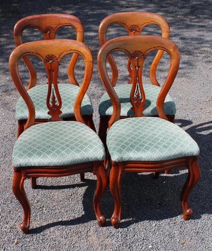 1900's Set of 4 Mahogany Hoop Back Chairs with Pop-out Seats (1 of 3)