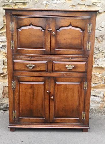 Titchmarsh & Goodwin Oak Wine Cabinet with Slide (1 of 14) Titchmarsh & Goodwin Oak Wine Cabinet with Slide (1 of 14)