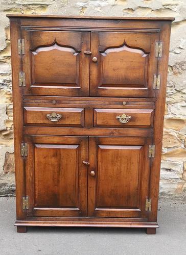 Titchmarsh & Goodwin Oak Wine Cabinet with Slide (1 of 14)