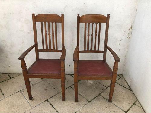 A Pair of Arts and Crafts Oak Chairs (1 of 10)