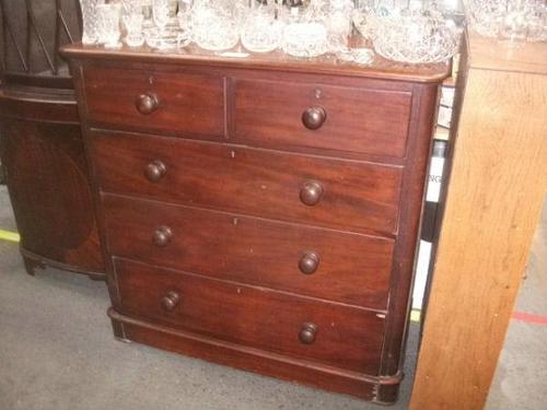 Victorian Mahogany Chest of Drawers (1 of 1)