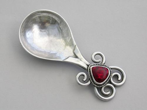 Arts & Crafts Cast Silver Caddy Spoon Red Enamel Cabochon by Omar Ramsden, London 1925 (1 of 11)