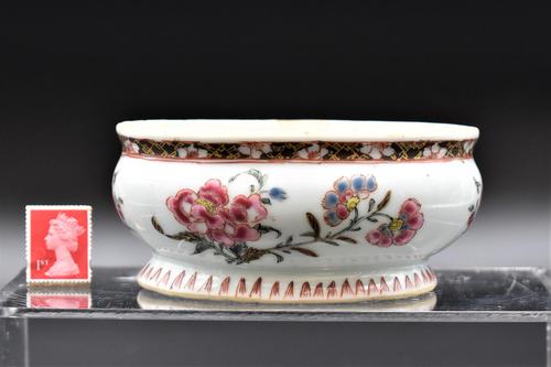 Chinese Porcelain Famille Rose Divided Dish – 18th Century (1 of 6) Chinese Porcelain Famille Rose Divided Dish – 18th Century (1 of 6)