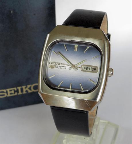 Gents Seiko wrist watch, 1977 (1 of 3)