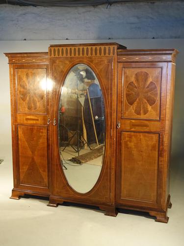 Fine Quality Early 20th Century Mahogany Breakfront Wardrobe (1 of 5) Fine Quality Early 20th Century Mahogany Breakfront Wardrobe (1 of 5)