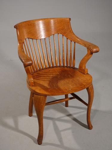 Shapely Early 20th Century Golden Oak Bow-backed Desk Chair (1 of 4) Shapely Early 20th Century Golden Oak Bow-backed Desk Chair (1 of 4)