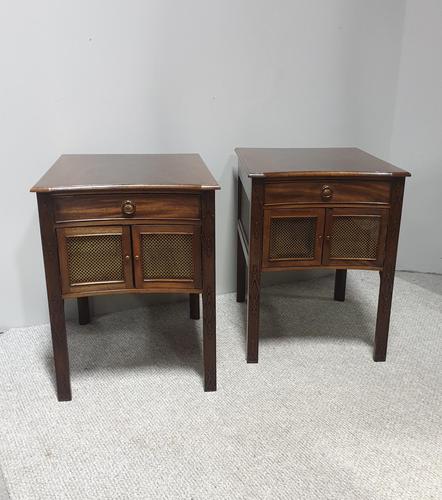 Very Good Pair of Mahogany Bedside Cabinets (1 of 13)