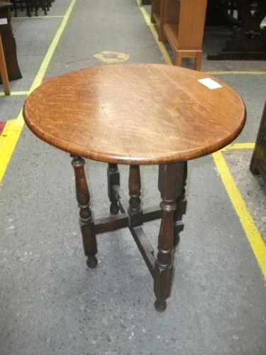 Circular Folding Oak Occasional Table (1 of 4) Circular Folding Oak Occasional Table (1 of 4)