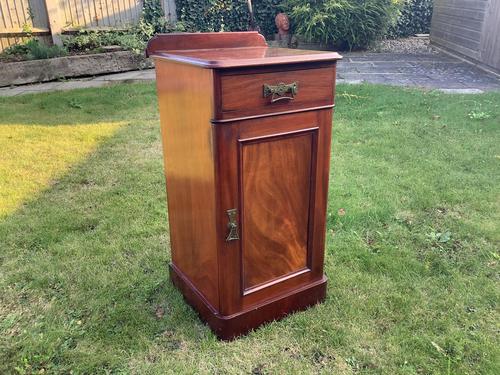 Victorian Mahogany Bedside Cabinet (1 of 4)