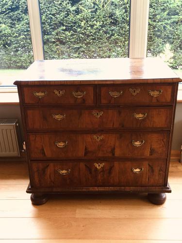 Beautiful English Queen Anne Walnut Chest of Drawers c.1710 (1 of 19)