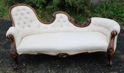 1960s Elegant Carved Mahogany Double Spoonback Chaise in Cream (1 of 4)