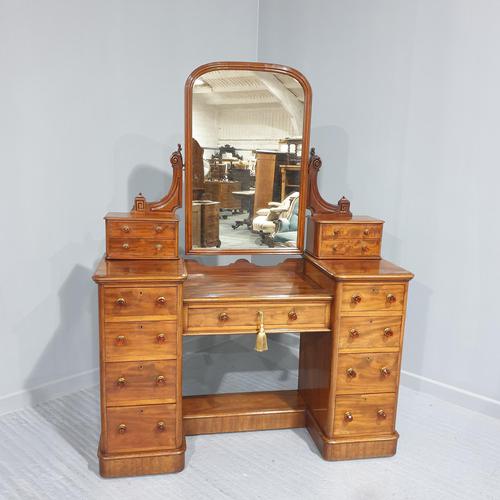 Outstanding Mahogany Dressing Table (1 of 15) Outstanding Mahogany Dressing Table (1 of 15)