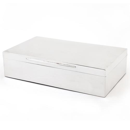 Large Edwardian Plain Silver Goldsmiths & Silversmiths Table Cigar Box (1 of 4) Large Edwardian Plain Silver Goldsmiths & Silversmiths Table Cigar Box (1 of 4)