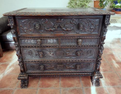 Carved Italian Walnut Chest of Drawers 5 Drawers 1760 (1 of 10) Carved Italian Walnut Chest of Drawers 5 Drawers 1760 (1 of 10)