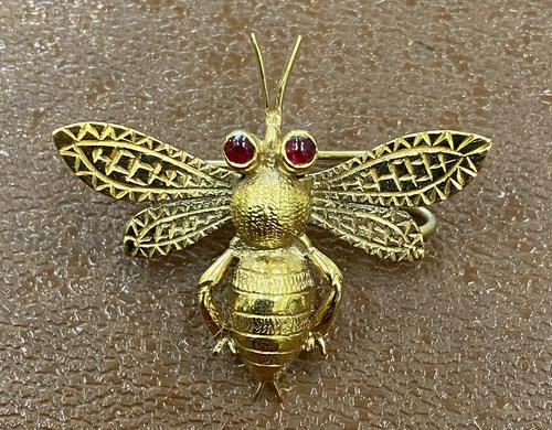 9ct Scarf Clip in the Form of a Bee (1 of 4) 9ct Scarf Clip in the Form of a Bee (1 of 4)