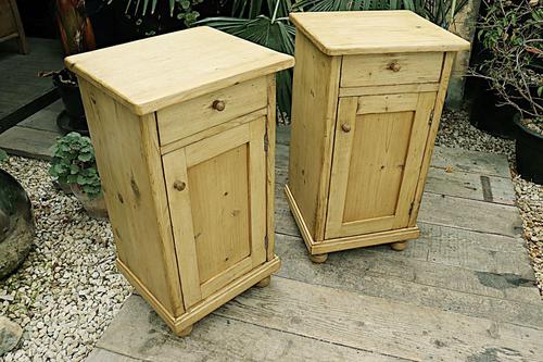 Fab! Two Matching 'will split' Old Pine Bedside Cabinets - We Deliver! (1 of 8)