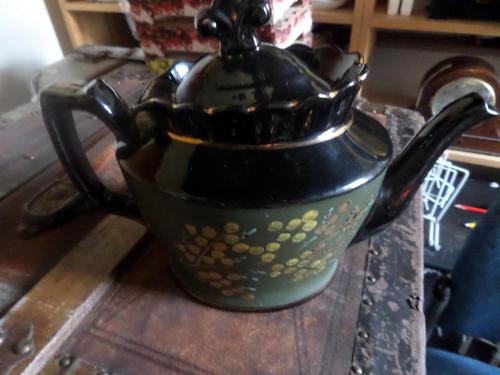 Jackfield Tea Pot. Clean--possibly a Cabinet item and not used. Nicely Decorated. (1 of 5) Jackfield Tea Pot. Clean--possibly a Cabinet item and not used. Nicely Decorated. (1 of 5)